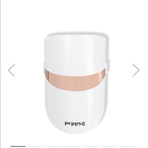 3 light Peppy Co. face mask.